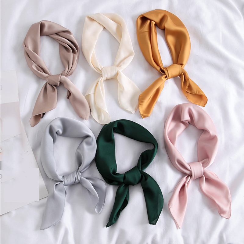 Bufanda de cuello unicolor de  - Women'S Fashion In The 50S reseña y precio