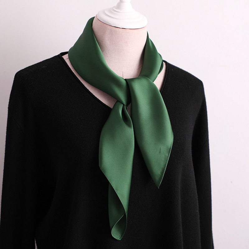 Bufanda de cuello unicolor de  - Women'S Fashion In The 50S reseña y precio